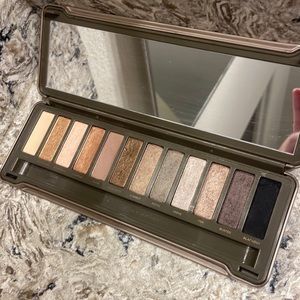 Urban Decay Naked 2 Eyeshadow Palette